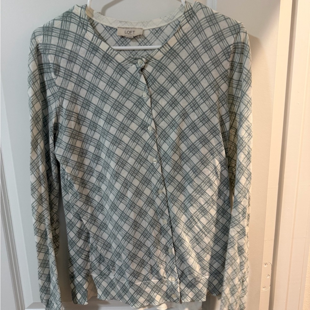 LOFT Gray Plaid Knit Top